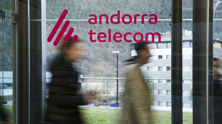 La porta d'entrada de l'agència comercial d'Andorra Telecom.