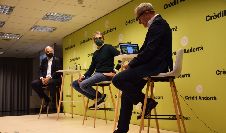 Un moment de la conferència 'La descarbonització de la construcció', a càrrec de Jose Manuel Villanueva, celebrada aquest dimecres a la seu de Crèdit Andorrà.