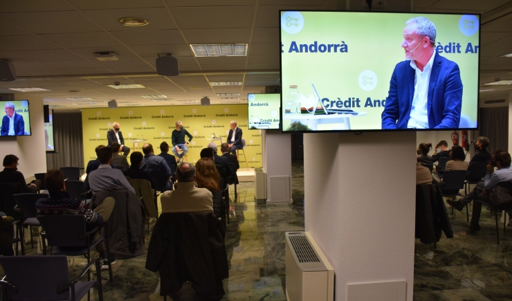 Un moment de la conferència 'La descarbonització de la construcció', a càrrec de Jose Manuel Villanueva, celebrada aquest dimecres a la seu de Crèdit Andorrà.