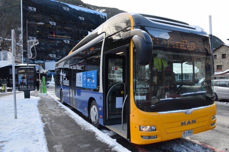 El Funibus d'Encamp, el transport públic gratuït que trasllada els esquiadors fins al Funicamp.