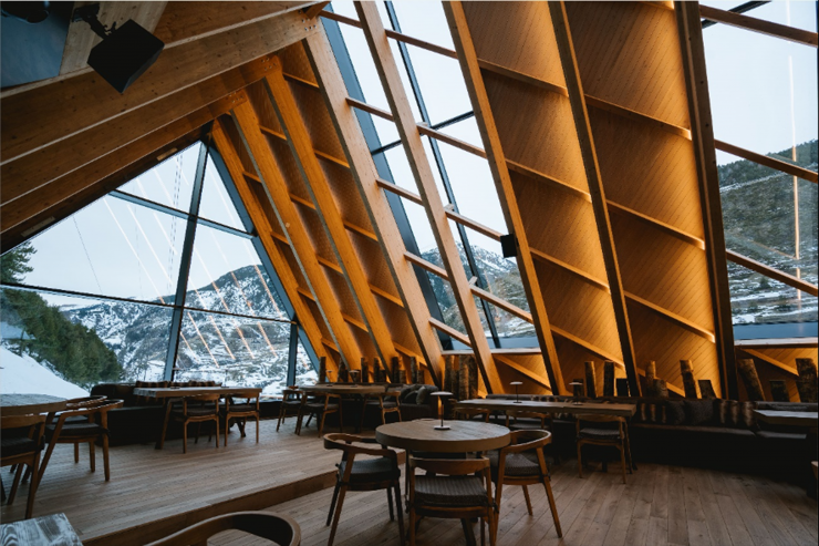 L'interior del renovat après-ski Abarset de Grandvalira.