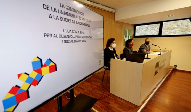 Un moment de la presentació del llibre 'La contribució de la Universitat d'Andorra a la societat andorrana. L'UdA com a eina per al desenvolupament econòmic i social d'Andorra'.