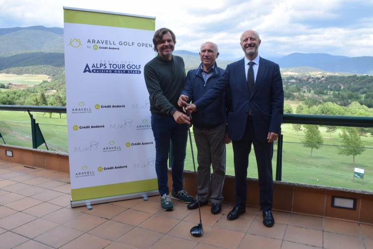 El promotor de l'esdeveniment, Jose Manuel Lara; el president institucional d'Aravell Golf Club, Antonio Rodríguez; i el director de l'àrea Negoci Bancari Andorra de Crèdit Andorrà, Martí Alfonso, a l'Aravell Golf.