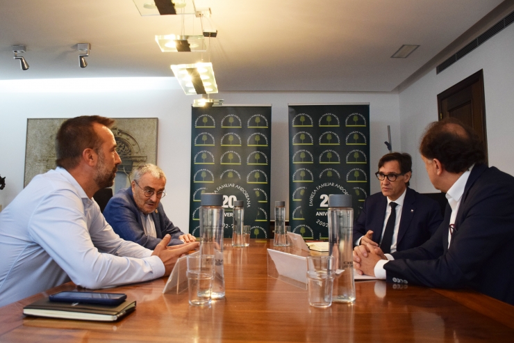 El president de l'EFA, Daniel Armengol, el secretari tècnic de l'EFA, Joan Tomàs, l'ambaixador d'Espanya a Andorra, Àngel Ros, i el primer secretari del Partit dels Socialistes de Catalunya (PSC) i cap de l'oposició de Catalunya, Salvador Illa, durant la reunió d'aquest dimecres.
 