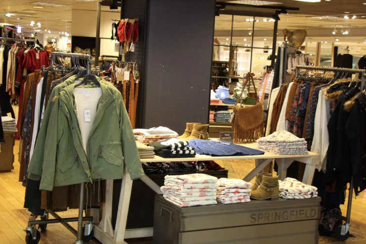 Roba en un establiment comercial d'Andorra.