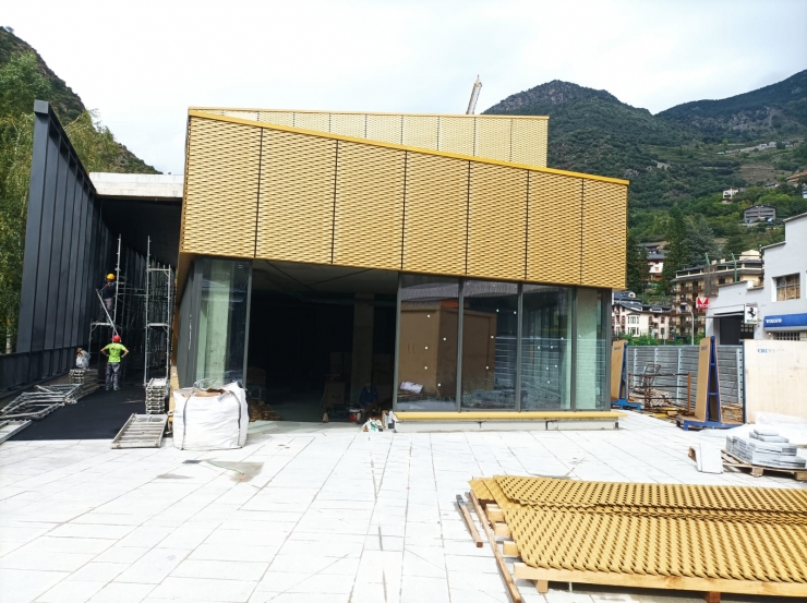 La façana de la zona on s'ubicarà el nou supermercat.