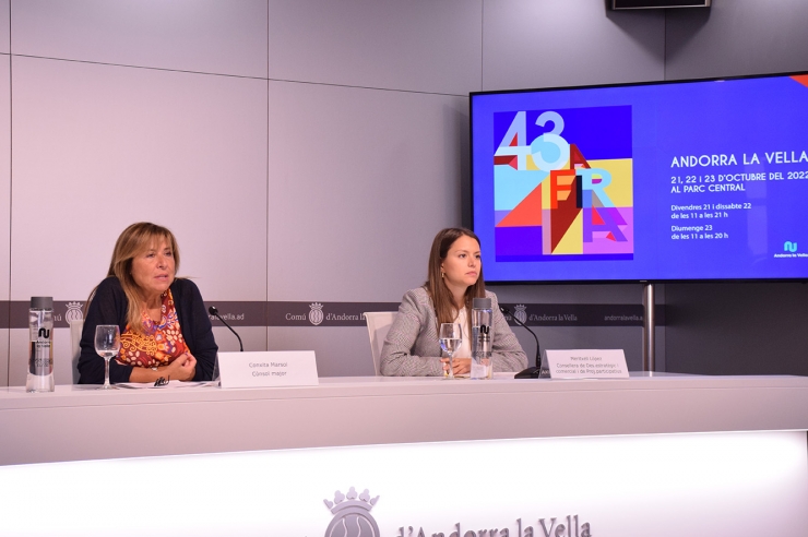 La cònsol major d'Andorra la Vella, Conxita Marsol, i la consellera de Desenvolupament Estratègic i Comercial i de Projectes Participatius, Meritxell López, durant la presentació de la 43a edició de la Fira d'Andorra la Vella.