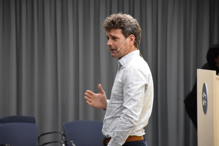 Un moment de la conferència 'Trencant paradigmes, cas Netflix', a càrrec del director i professor del departament d'Operacions, Informació i Tecnologia de l'IESE Business School, Alejandro Lago.