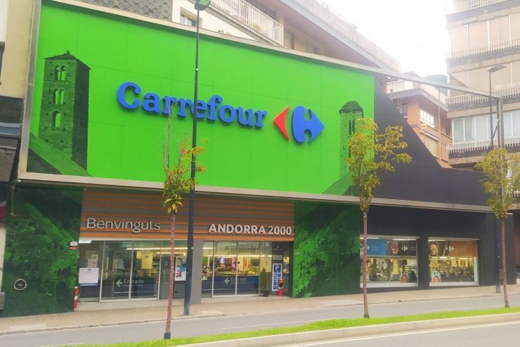 La façana de l'Andorra 2000 Carrefour.