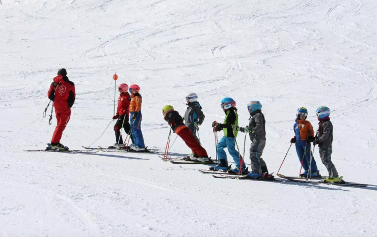 Un dia d'esquí escolar.