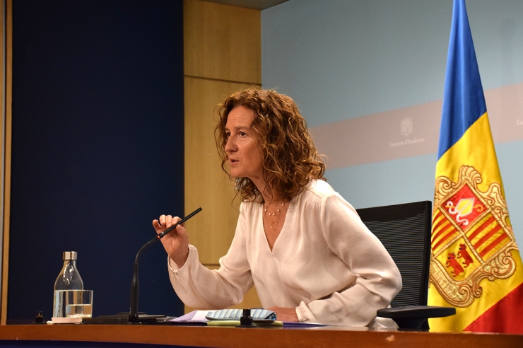 La ministra de Medi Ambient, Agricultura i Sostenibilitat, Sílvia Calvó, durant la roda de premsa per presentar el projecte de llei de mesures d'estalvi energètic.