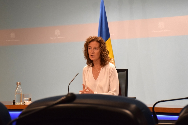 La ministra de Medi Ambient, Agricultura i Sostenibilitat, Sílvia Calvó,  durant la roda de premsa per presentar el projecte de llei de mesures  d'estalvi energètic.