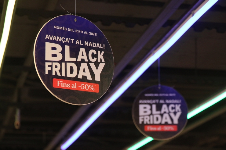 Els cartells que anuncien el 'Black Friday'.