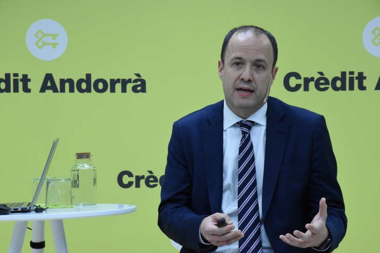 Un moment de la conferència '2023: canvi de paradigma. Com invertir en aquest nou entorn?', a càrrec de David Macià, CFA, director d'Inversions i Estratègia de Mercats de Crèdit Andorrà Asset Management.