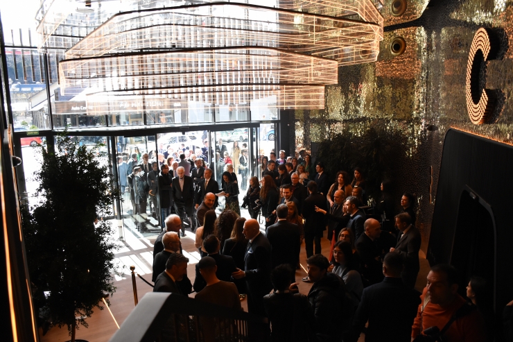 El vestíbul d'Unnic durant la inauguració.