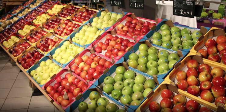 Aliments frescos en un supermercat.