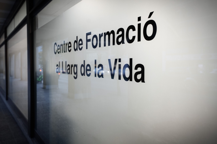 La façana del Centre de formació al llarg de la vida.
 