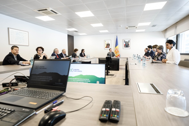 Un moment de la reunió al voltant del pacte d'estat sobre la Unió Europea.