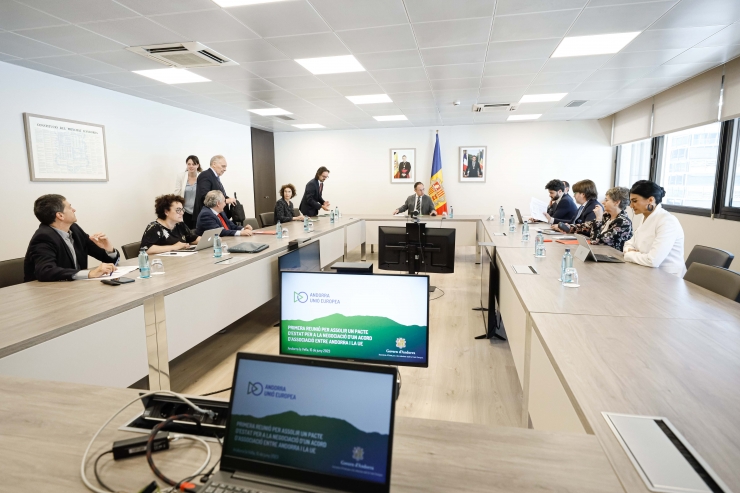 Un moment de la reunió al voltant del pacte d'estat sobre la Unió Europea.