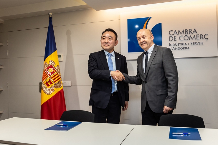 El president de la Cambra, Josep Maria Mas i el vicepresident de la Cambra de Comerç i Indústria de Corea del Sud, Seong Woo Lee.