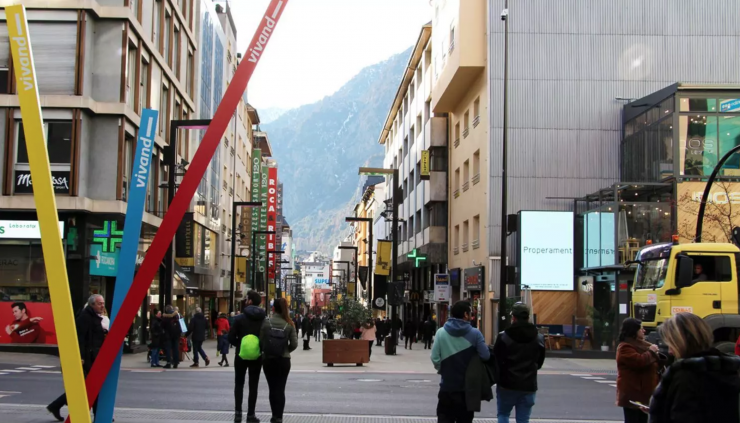 Les zones comercials de l'avinguda Meritxell i Carlemany.