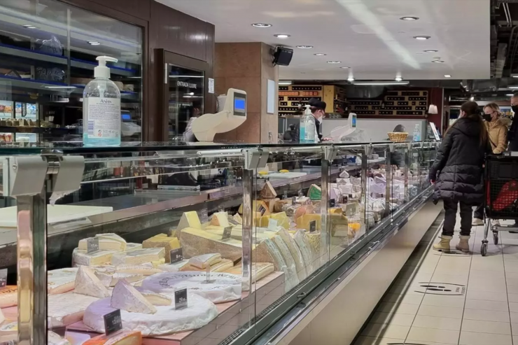 La cava de formatges del supermercat de Pyrénées Andorra.