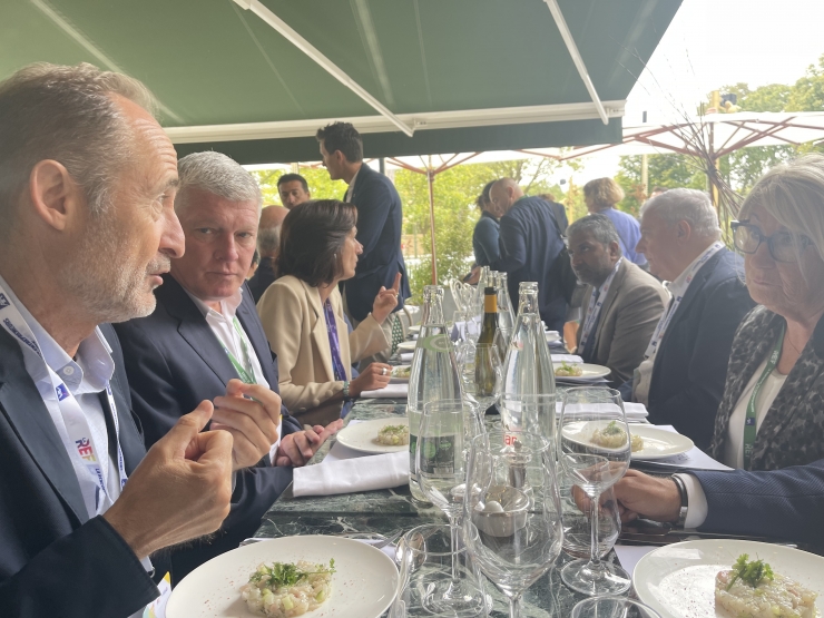 Un moment de la participació de la CEA en la trobada dels empresaris francesos.
 