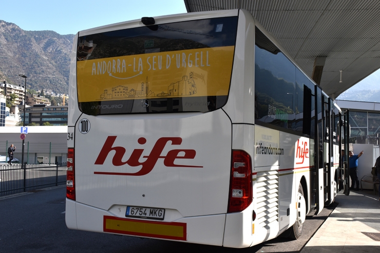 Un dels busos que a partir d'aquest dimecres cobrirà la línia entre Andorra i la Seu d'Urgell.