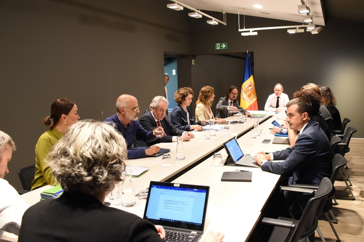 Un moment de la reunió dels membres del pacte d'estat per l'acord d'associació.