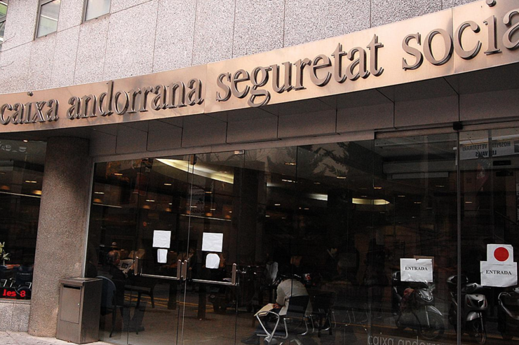 La façana de la Caixa Andorrana de la Seguretat Social (CASS).
 