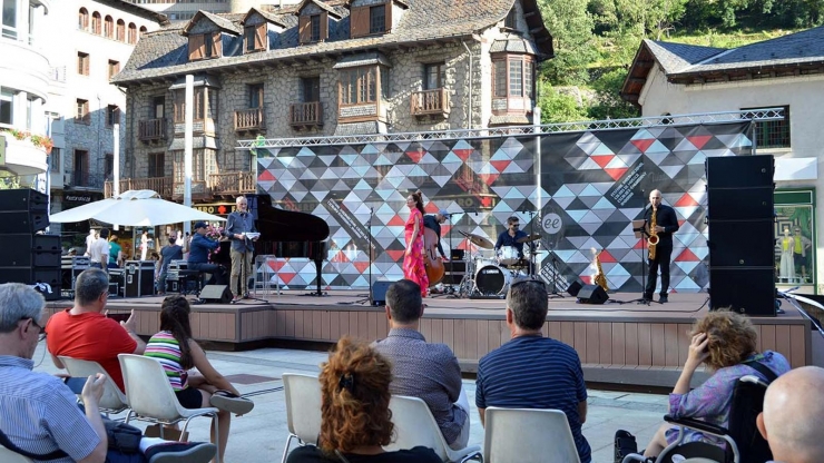 Una actuació del festival de jazz d'Escaldes-Engordany a la plaça Coprínceps.