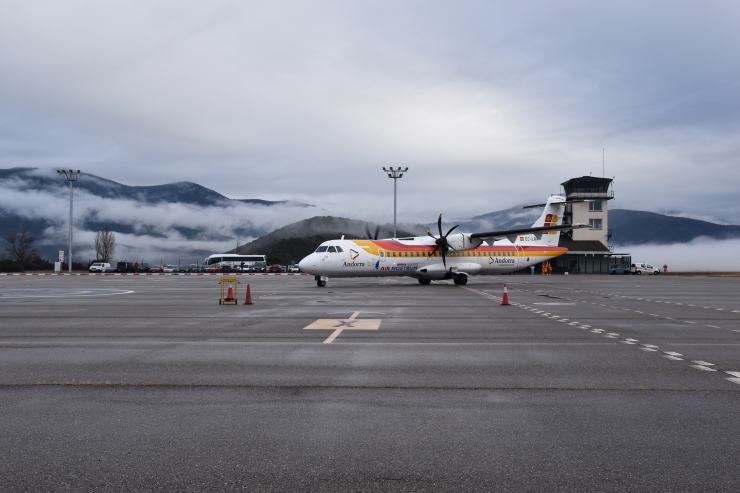 L'avió d'Air Nostrum provinent de Palma a l'aeroport d'Andorra-La Seu d'Urgell.