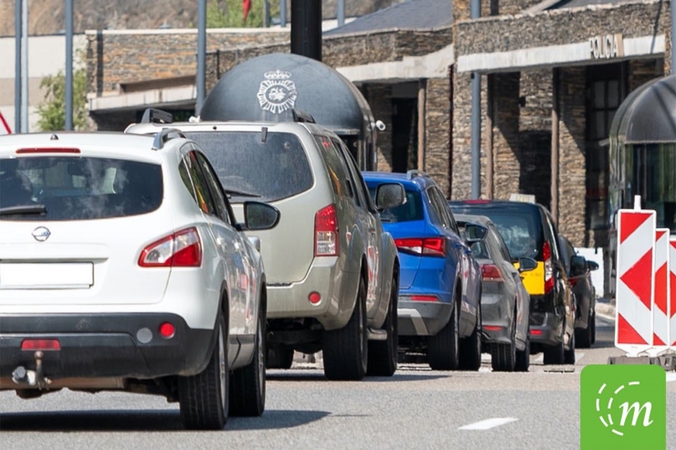 Vehicles fent cua a la frontera hispanoandorrana.