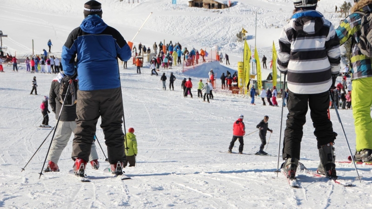 Turistes a les pistes d'esquí del país.