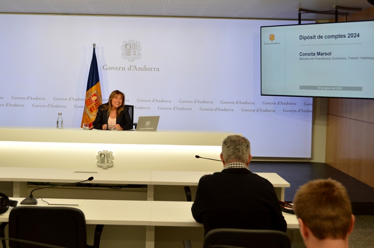 La ministra de Presidència, Economia, Treball i Habitatge, Conxita  Marsol, durant la roda de premsa per presentar els canvis en el dipòsit de comptes.