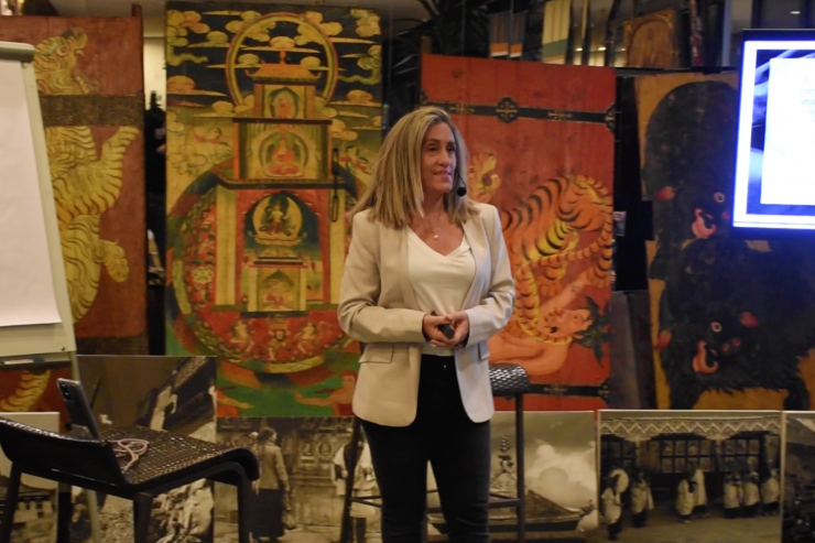 Valeria Berisso en la conferència 'Sanant el vincle de la mare' a l'hotel Roc Blanc.