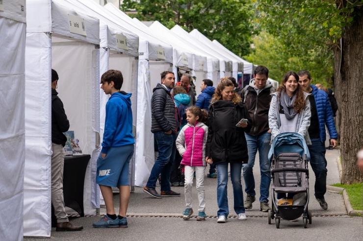 Gent en una edició anterior de la fira multisectorial d'Encamp.