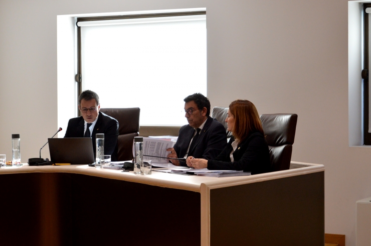 Els consellers de l'oposició, David Astrié, Miquel Canturri i Rosa Maria Sabaté.