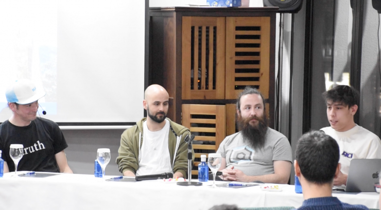 Un instant de la ponència 'Empoderament col·lectiu: Descobreix el poder de les DAO' d'Ari Kiry, Pol Sendra, Daniel Martínez i Josep Bové.
