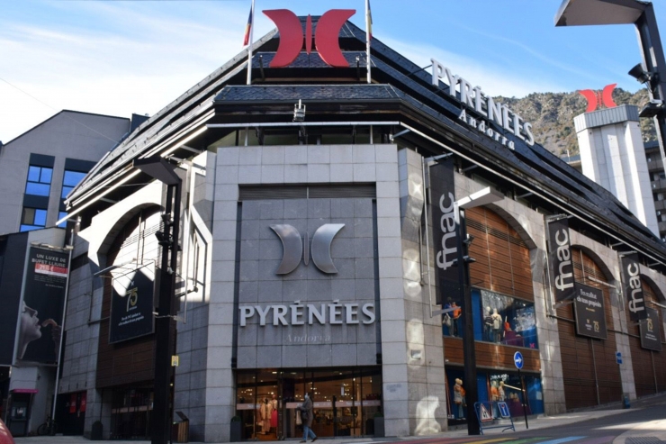 L'edifici de Pyrénées Andorra.