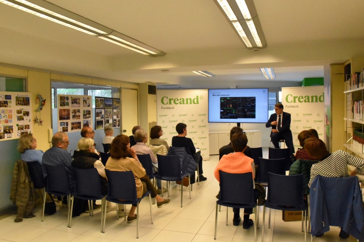 Un instant de la formació sobre educació financera a l'Espai de Creand Fundació.