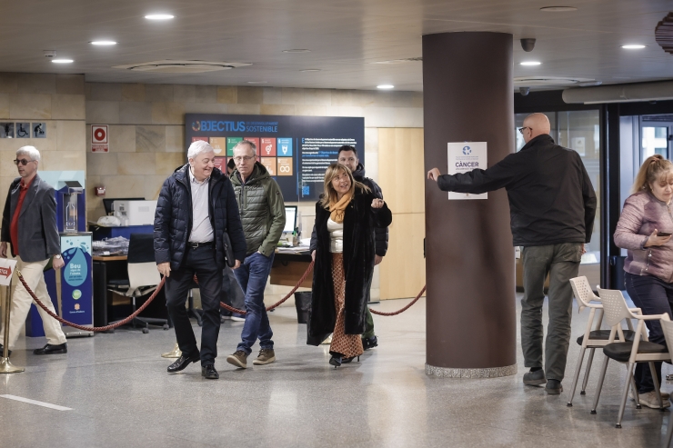 La ministra de Presidència, Economia, Treball i Habitatge, Conxita  Marsol, a l'arribada a la reunió del Consell Econòmic i Social juntament amb el president de la Confederació Empresarial Andorrana (CEA), Gerard Cadena.