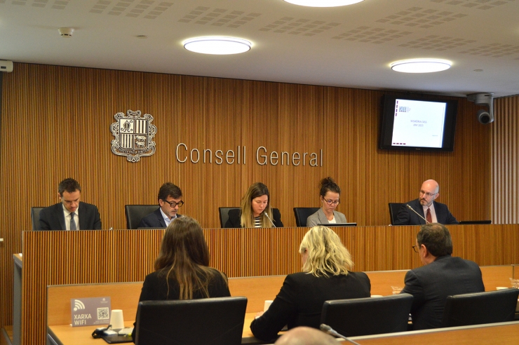 Un moment de la compareixença del president del consell d'administració de la CASS, Marc Galabert, i el president de la comissió gestora del fons de reserva de jubilació, Jordi Cinca, davant la comissió legislativa de seguiment i sostenibilitat de les pensions de la CASS.