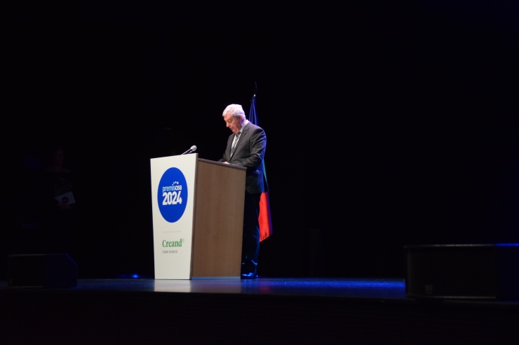 Inauguració de l'entrega de premis de la mà del president de la CEA, Gerard Cadena.