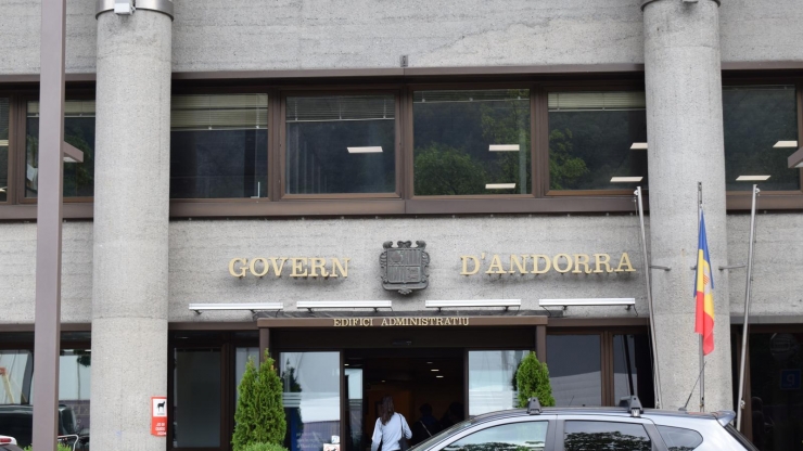 L'entrada a l'edifici administratiu del Govern.