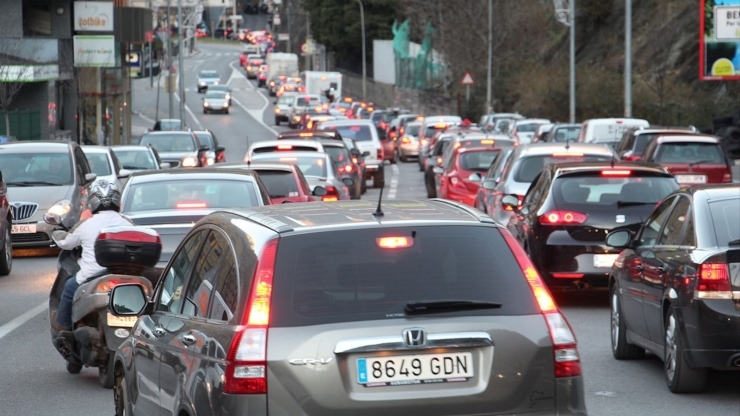 Cues de vehicles a la xarxa viària.