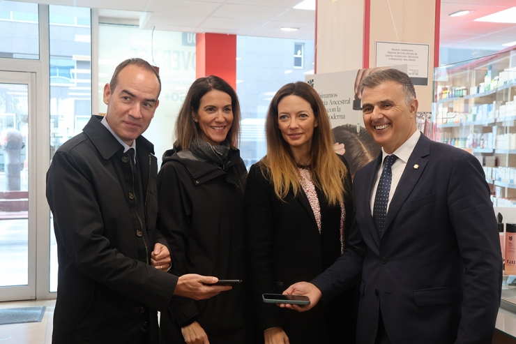 El cònsol major de Canillo, Jordi Alcobé, la secretària d'Estat de Salut, Cristina Pérez, la minista de Salut, Helena Mas, i el ministre de Funció Pública i Transformació Digital, Marc Rossell.