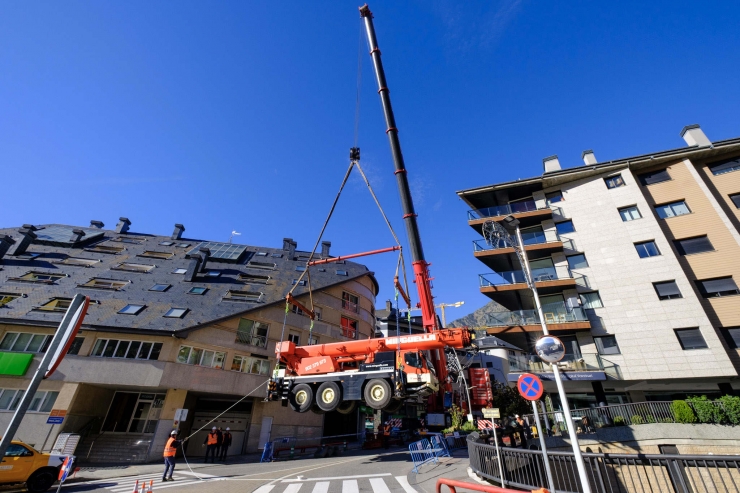 La instal·lació de les bigues per a la central de FEDA Ecoterm a Escaldes-Engordany.