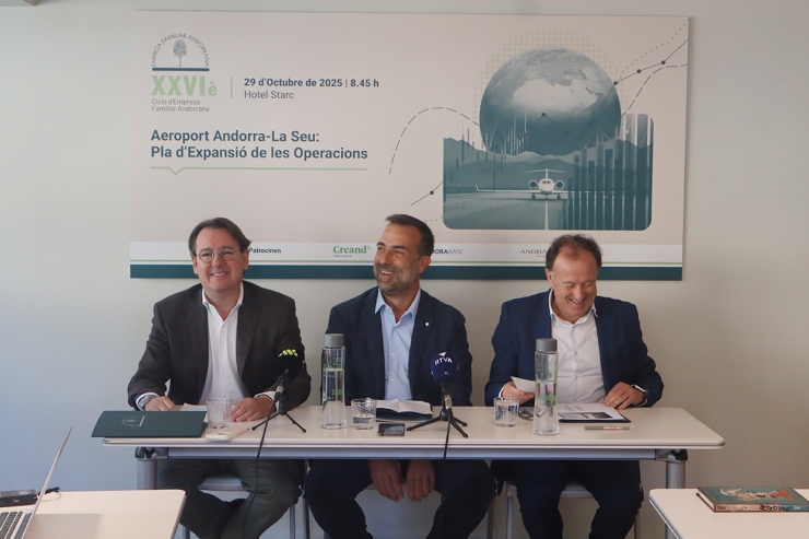 El secretari de l'EFA, Daniel Aristot, el president de l'EFA, Daniel Armengol, i el secretari tècnic de l'EFA, Joan Tomàs, durant la presentació del cicle que tindrà lloc aquest dimecres.
 