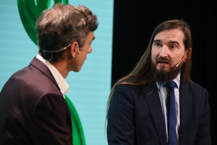 El moderador i economista Javier Molina, expert en actius digitals i col·laborador econòmic a El Confidencial, i advocat i expert en Banking-Finance & Blockchain, Joaquim Matinero.